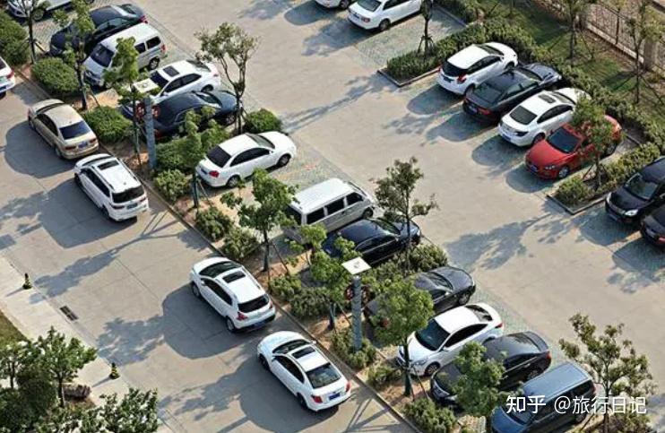 提供機器人停車方案，實現車輛自動識別和停車位管理